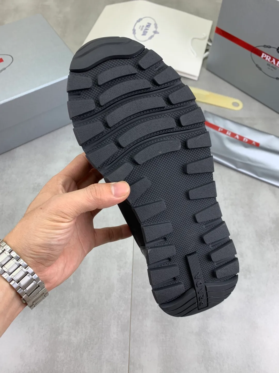 Men's men's shoes💰P580💰【New model】Top quality, new popular models on the official website, which will never go out of style for a century,🆘 The trendy brand (Prada) mainly promotes popular models, avant-garde and versatile fashionable men's shoes, private version molding, cowhide surface splicing 1:1 oil edge processing... fashionable and simple, original imported cowhide interior cowhide feet; the atmosphere and personality are more fashionable, eye-catching and pursuing class. It will subvert old ideas and be a must-have for fashionistas who want to spend time with you! Must keep it! High-end comfort, high-end quality workmanship. Size: 38-44 Various colors available. full package